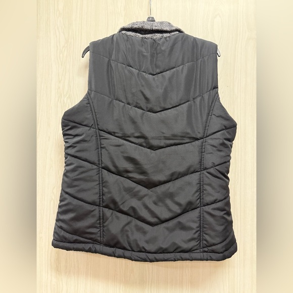 Women's Black Quilted Vest - Picture 3 of 6